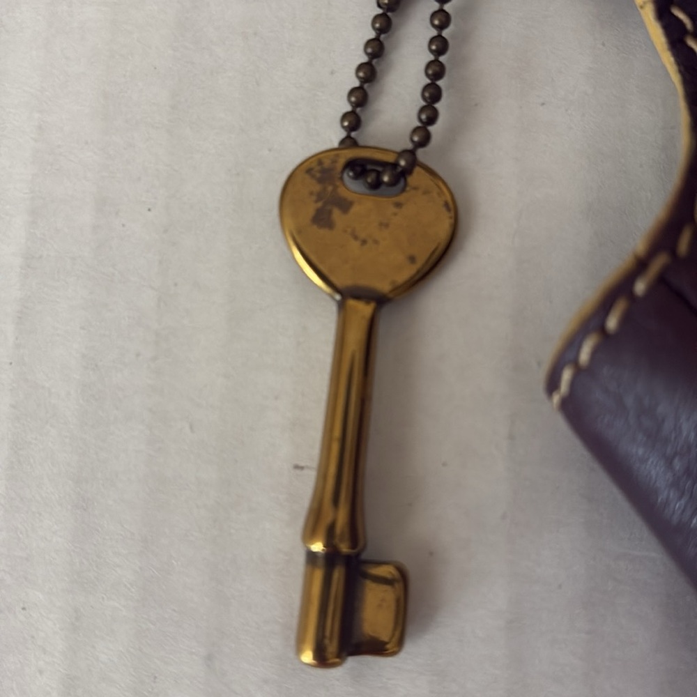 Fossil Vintage purple/plum leather bag with attached key, - Picture 6 of 14